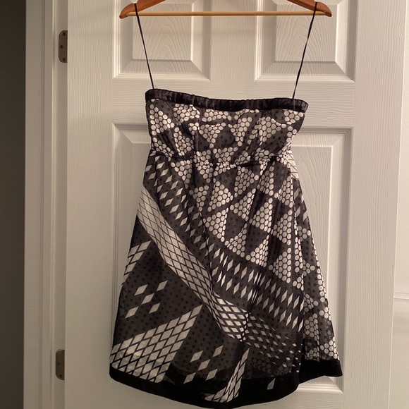 Matix Dresses & Skirts - Gorgeous black & white strapless dress with silk trim